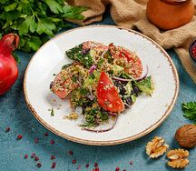 Овощной салат по-грузински с орехами