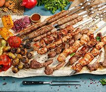 Ассорти шашлыков, люля-кебабов и овощей Большой