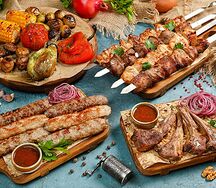Ассорти шашлыков, люля-кебабов и овощей на углях Стандарт