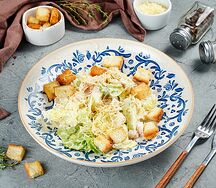 Домашний салат с курицей и ананасами