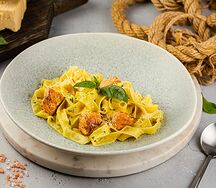 Феттуччине с лососем в сливочном соусе