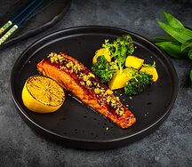 Сяке Терияки с брокколи и манго