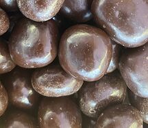 Шарики шоколадные с арахисом и карамелью