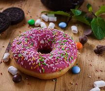 Донат клубника со сливками