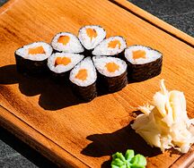 Хосомаки с лососем