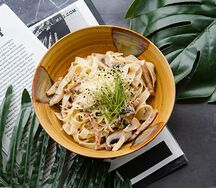 Тальятелле с ветчиной и грибами