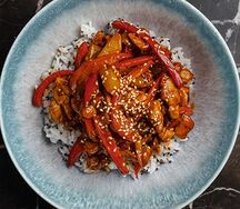 Курица с ананасами в соусе BBQ