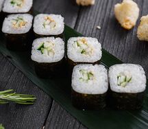 Классический ролл с огурцом