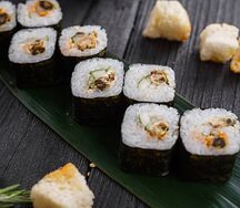 Классический ролл с мидиями