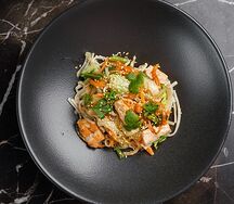 Лосось и кальмар в сливочном соусе