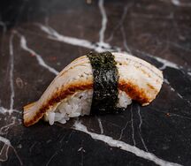 Суши с угрем