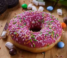 Донат клубника со сливками