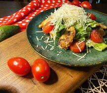 Салат Цезарь с курицей