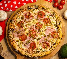 Пицца Пепперони с ветчиной и перцем халапеньо