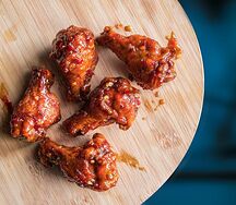 Куриные крылышки в сладком соусе Чили