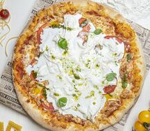 Буррата с соусом песто