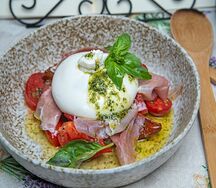 Буррата с пармской ветчиной