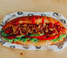 Хот-дог с сосиской из говядины