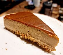 Кешью кейк с кокосовой карамелью