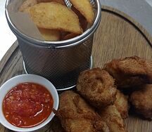 Крылышки, жаренные с картофелем