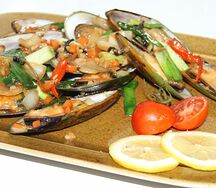 Жареные мидии под соусом