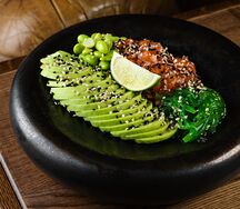 Тартар из лосося, понзу, авокадо