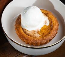 Пирог, хурма, миндаль, мороженое