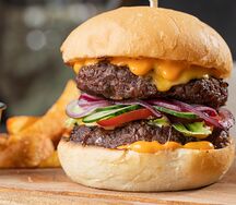 Бургер с мраморной говядиной, картофель Айдахо