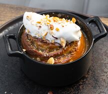 Синнабон, пахлава, мороженое 