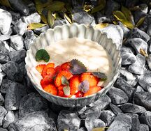 Рисовая каша, сезонные фрукты, молоко кокосовое