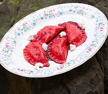 Вареники с вишней с соус из мускатного ореха