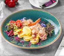 Омлет в сливочном соусе с креветками