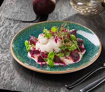 Буррата со свеклой