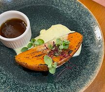 Запечённый батат с трюфельной сметаной