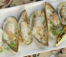 Запеченные мидии под сыром