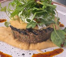 Бифштекс из говядины с картофельным пюре