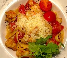 Тальятелле с креветками и томатами 