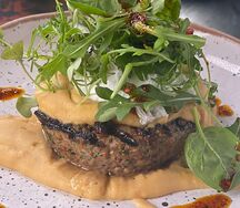 Бифштекс из баранины с картофельным пюре