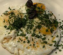 Глазунья с зеленью