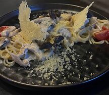 Спагетти с курицей и грибами