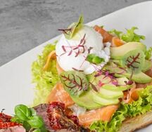 Брускетта с семгой