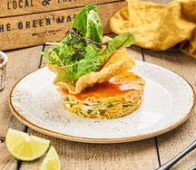 Теплый салат с мясом краба