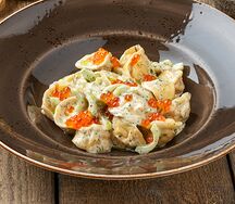 Пельмени с семгой в сливках