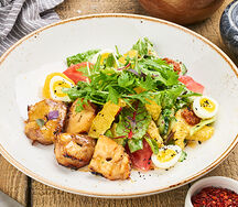 Салат с апельсином и куриным шашлыком