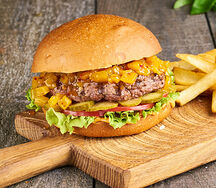Бургер с говядиной и манговым чатни