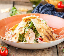 Салат с цыпленком конфи