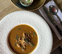 Суп из кролика с белыми грибами и вешенками