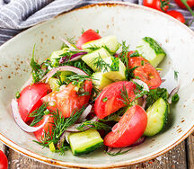 Салат из свежих овощей с зеленью