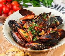 Мидии в томатном соусе