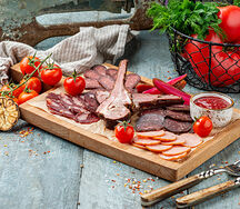 Ассорти из домашних колбас